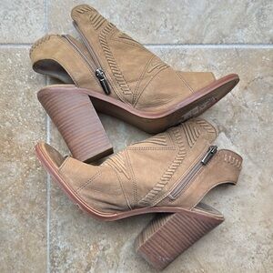 Vince Camuto Karinta Leather Peep Toe Booties Sandals Leather Stacked Heel 10